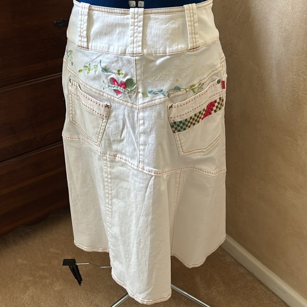 Vintage Oilily white cotton A-line skirt with embellished stitching. - Picture 4 of 12